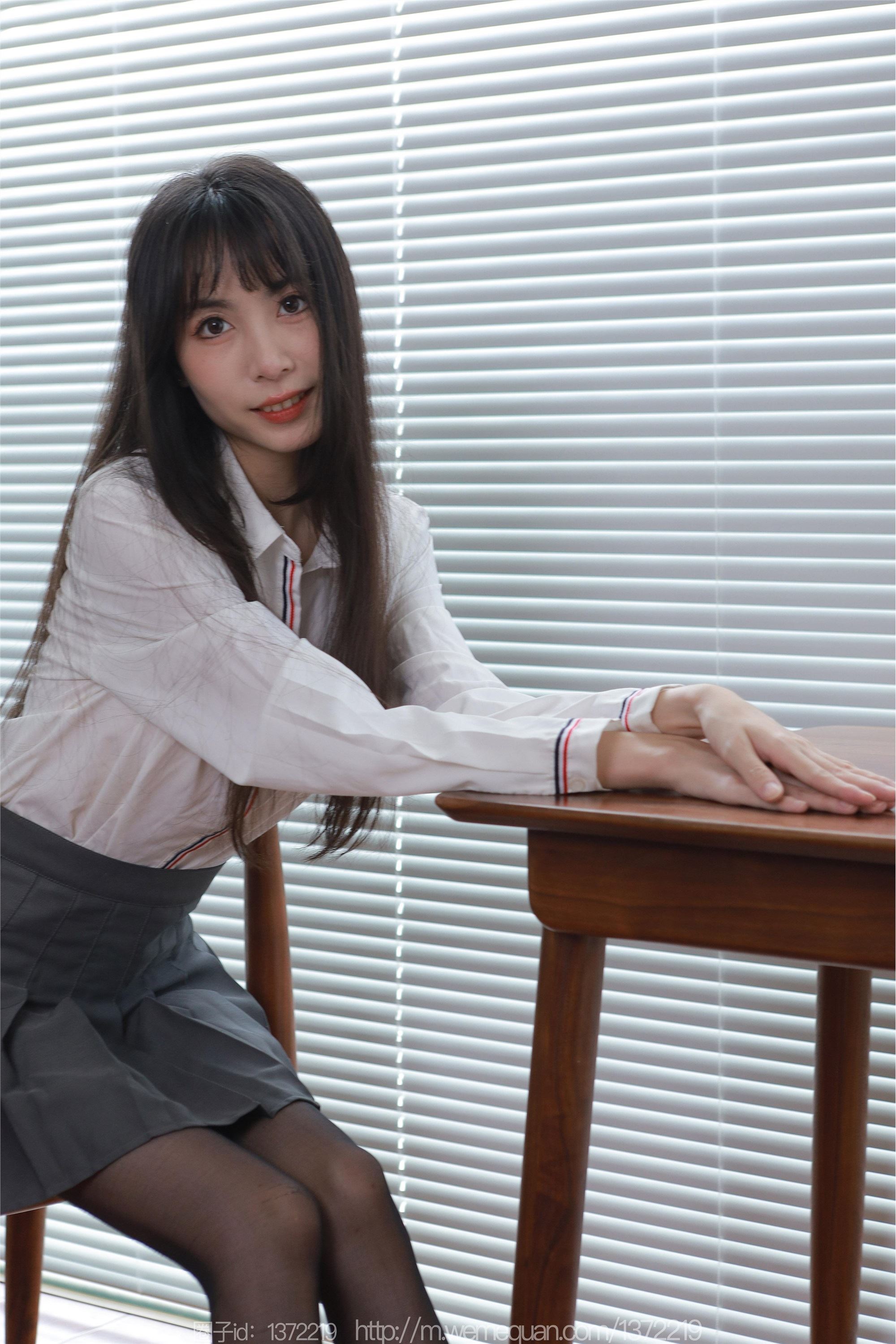 IESS异思趣向  2023.09.18 丝享家 1536 团团《长腿百褶裙》